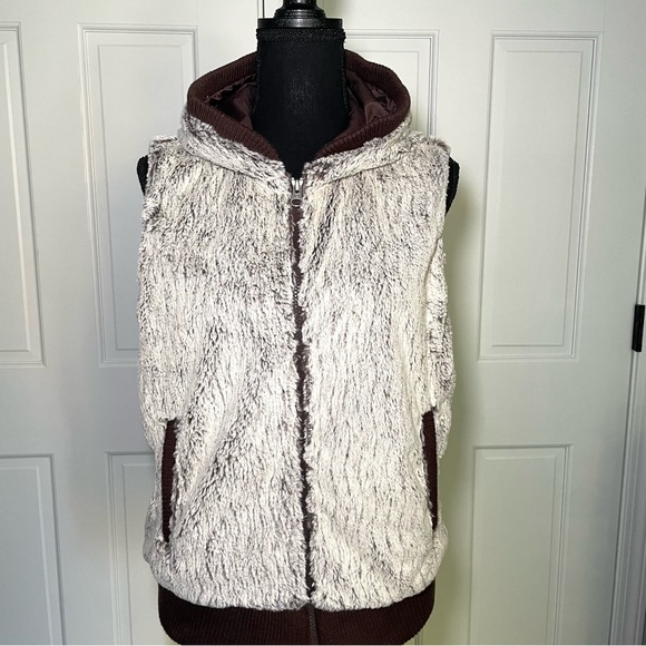 Patagonia Conejo Fuzzy Hooded Vest, Sz  Medium - Picture 2 of 8